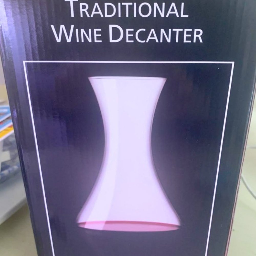 Connoisseur's Wine Decanter & Deluxe Lever Pull